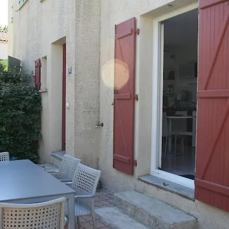 Villa A Deux Pas De La Cite Medievale Dans Une Residence Tres Calme Aigues-Mortes Exterior photo