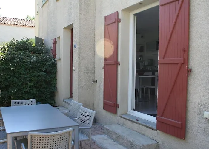 Villa A Deux Pas De La Cite Medievale Dans Une Residence Tres Calme